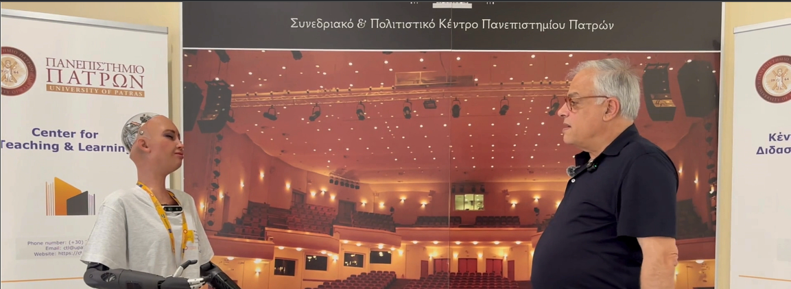 Εικόνα με το ρομπότ Σοφια